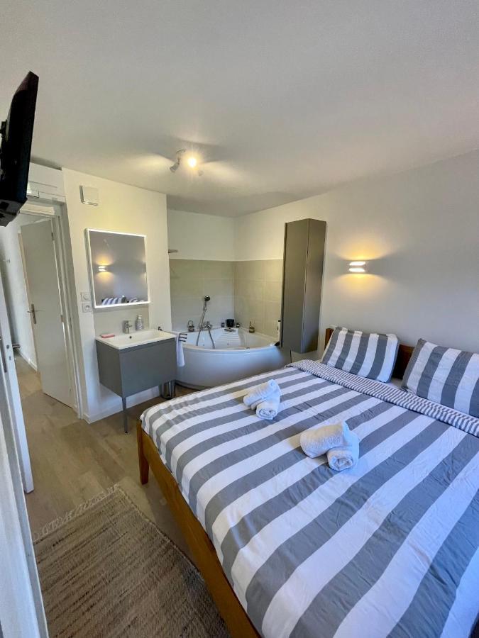 Badine Beach 5P Plage Piscine Balneo Clim Jardin Exotique Hyeres Ngoại thất bức ảnh